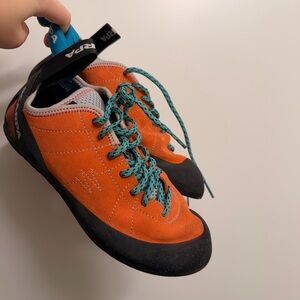 W7/EU38 Scarpa Helix Climbing Shoes